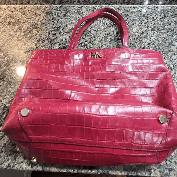 Michael Kors Handbags - MICHAEL KORS MOTT MEDIUM SMOOTH LEATHER TOTE In Mulberry